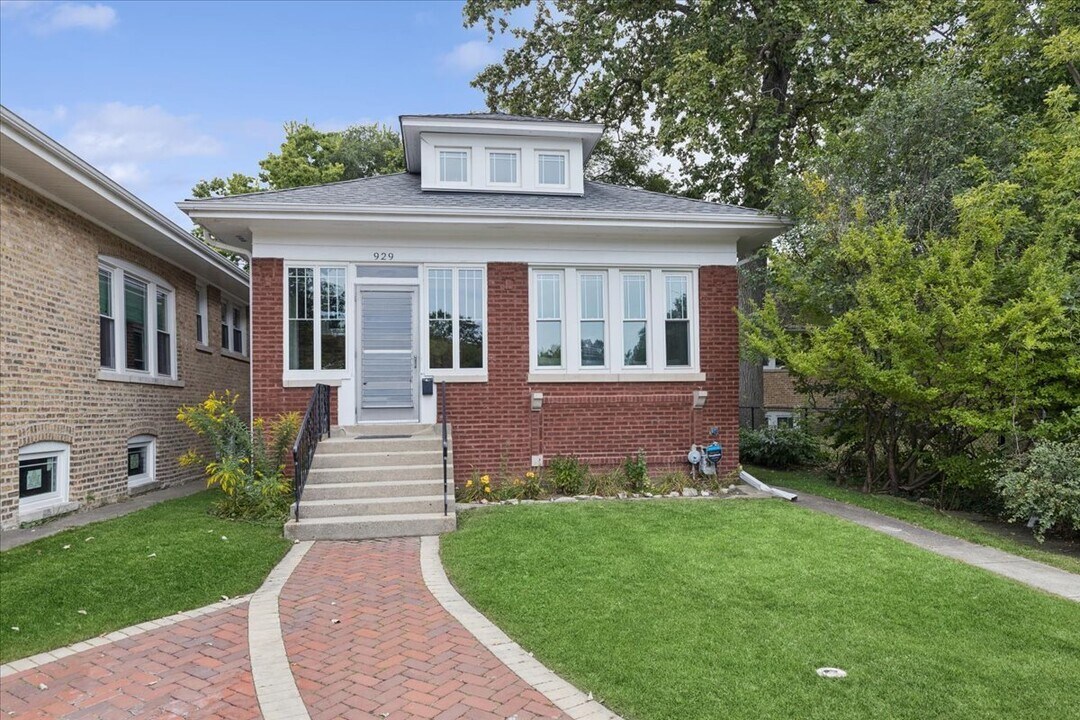 929 Green Bay Rd in Wilmette, IL - Building Photo