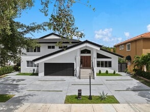 16811 NW 83rd Ave in Miami Lakes, FL - Building Photo - Building Photo