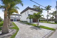 711 Tropical Dr in Bradenton, FL - Foto de edificio - Building Photo