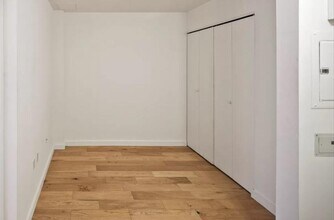 17 Battery Pl in New York, NY - Building Photo - Building Photo