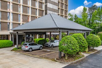 The Hampshire in Greensboro, NC - Building Photo - Building Photo