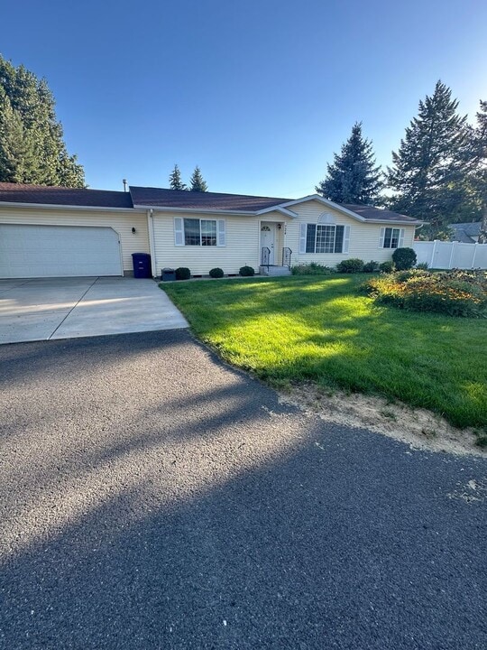 724 E Ladd St in Medical Lake, WA - Building Photo