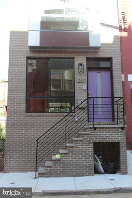 property at 1227 N Myrtlewood St