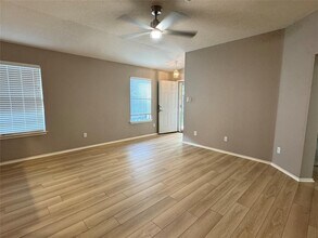 1007 Barclay Dr in Leander, TX - Building Photo - Building Photo
