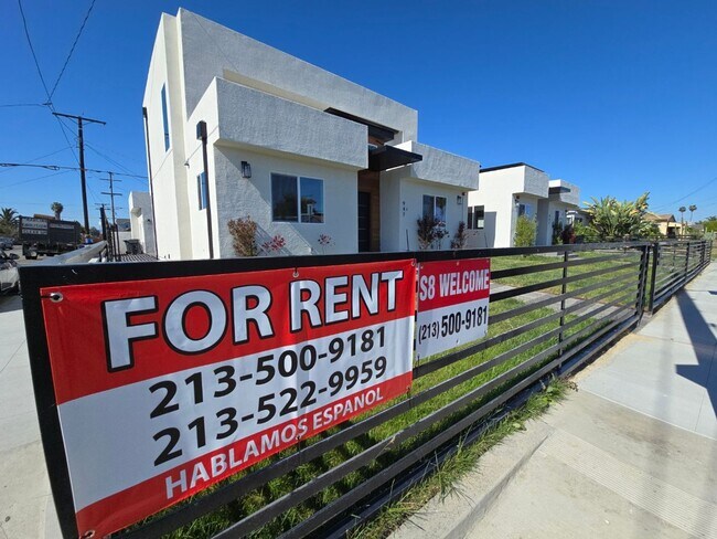 property at 947 W Magnolia St
