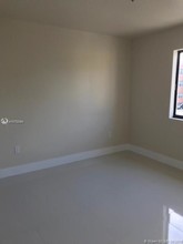 1375 SW 6th St-Unit -2 in Miami, FL - Foto de edificio - Building Photo