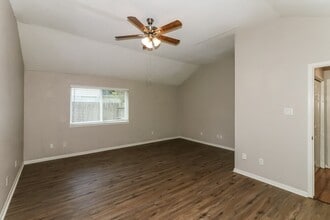 2203 St James Pl in Pearland, TX - Building Photo - Building Photo