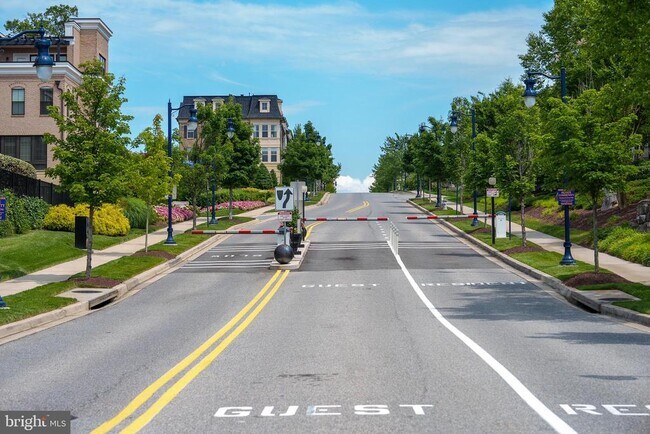 815 Fair Winds Way in Oxon Hill, MD - Foto de edificio - Building Photo
