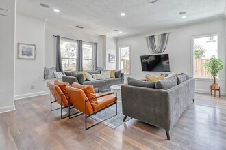 1352 Dorothy St in Houston, TX - Foto de edificio - Building Photo