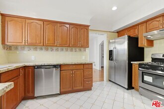 307 S Doheny Dr in Beverly Hills, CA - Foto de edificio - Building Photo