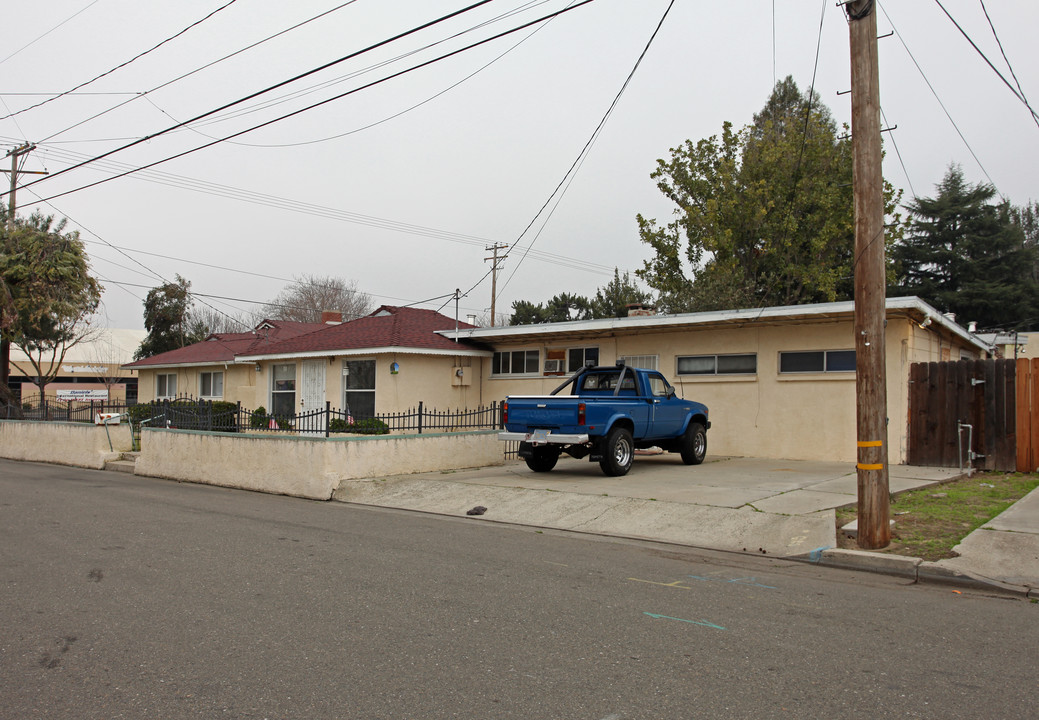 936 Geer Rd in Turlock, CA - Building Photo