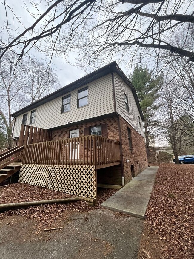 property at 1477 Sandy Cir