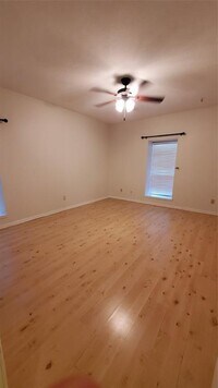 2425 Underwood St photo'