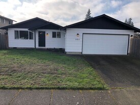 531 U St in Springfield, OR - Building Photo