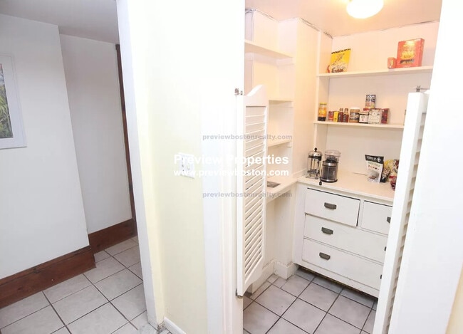 9 Braemore Rd, Unit 1A in Boston, MA - Building Photo - Building Photo