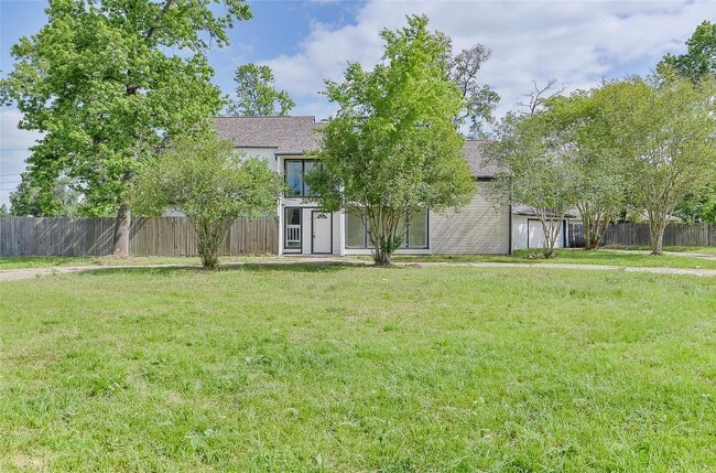 property at 122 S Diamondhead Blvd