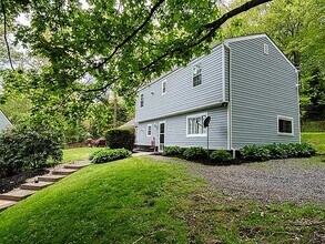 116 Hickory Hill Ln, Unit Bottom Unit in Zelienople, PA - Foto de edificio - Building Photo