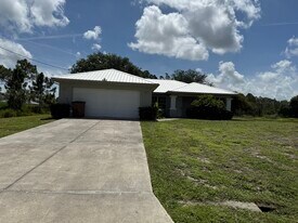 689 Foxchase Dr in Lehigh Acres, FL - Building Photo