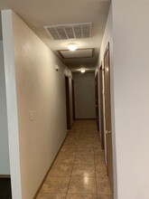 309 E Marietta Ct in Rogers, AR - Foto de edificio - Building Photo