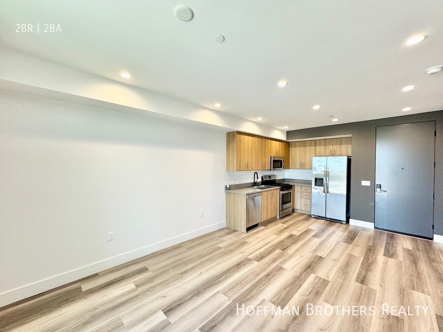 11155 Huston St, Unit 306 in Los Angeles, CA - Building Photo
