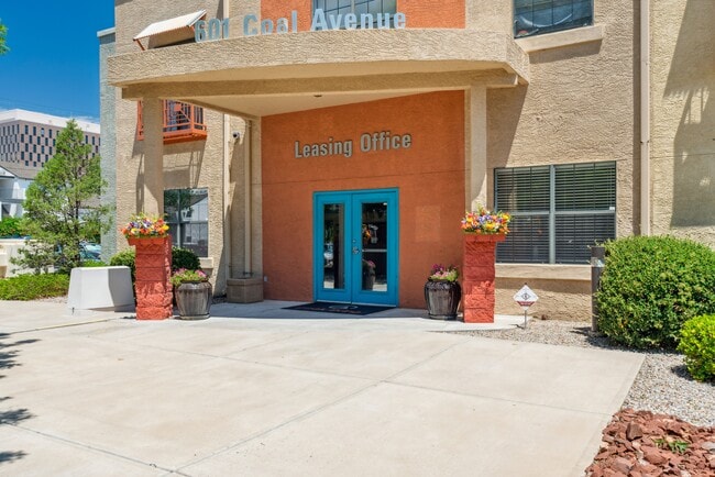 Villa de San Felipe in Albuquerque, NM - Foto de edificio - Building Photo