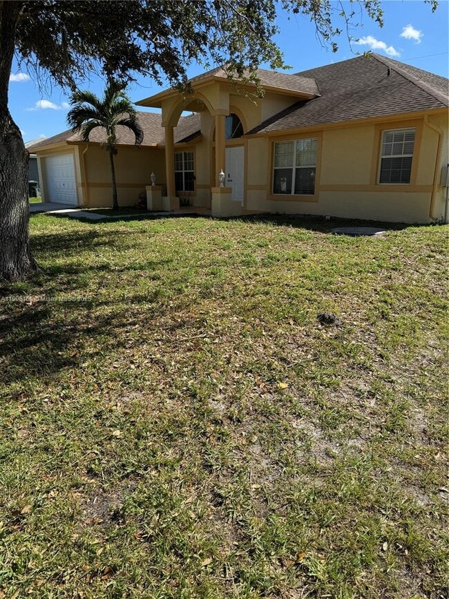 726 SW McCracken Ave in Port St. Lucie, FL - Building Photo - Building Photo