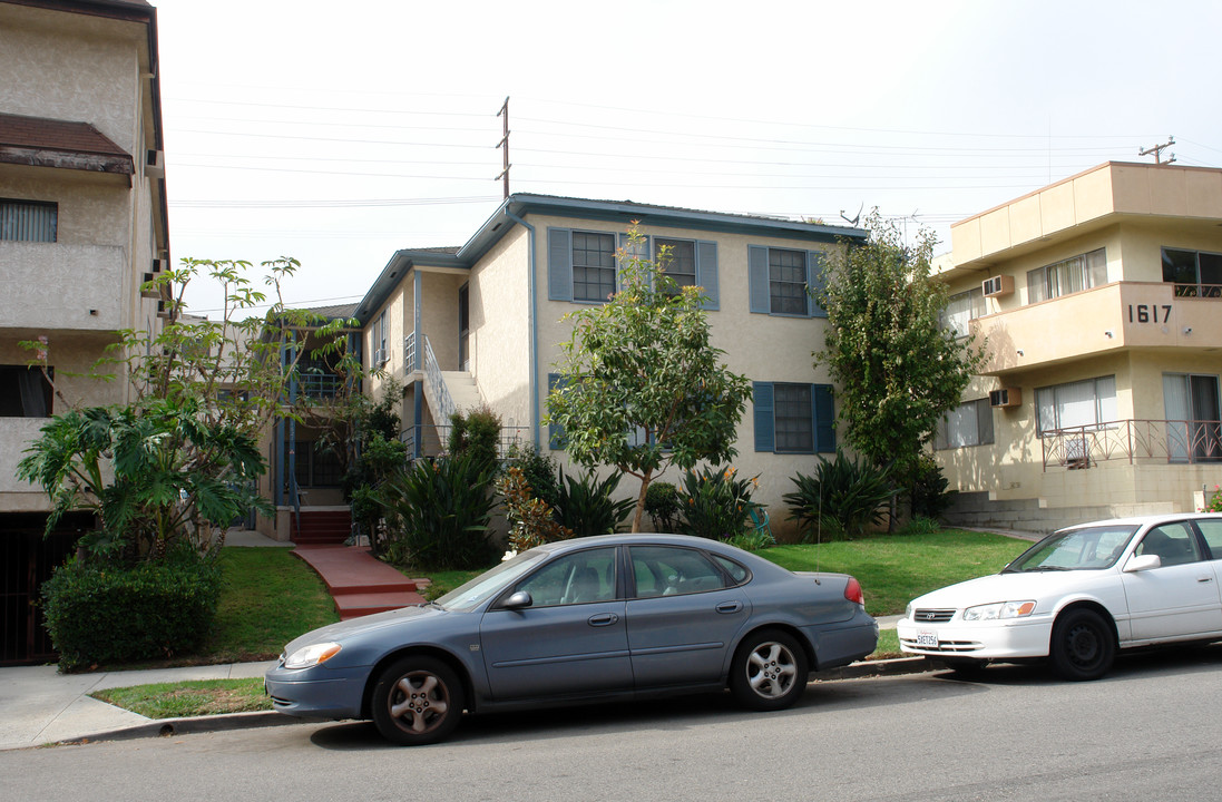 1621 Glendon Ave in Los Angeles, CA - Building Photo