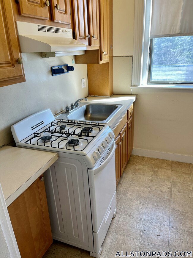 1152 Commonwealth Ave in Boston, MA - Building Photo - Building Photo