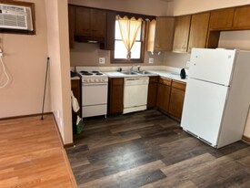 215 E Washington St in Osceola, IA - Building Photo