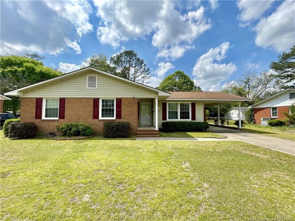 1414 Berkshire Rd in Fayetteville, NC - Building Photo