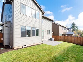 2308 NE 38th Ave in Camas, WA - Foto de edificio - Building Photo