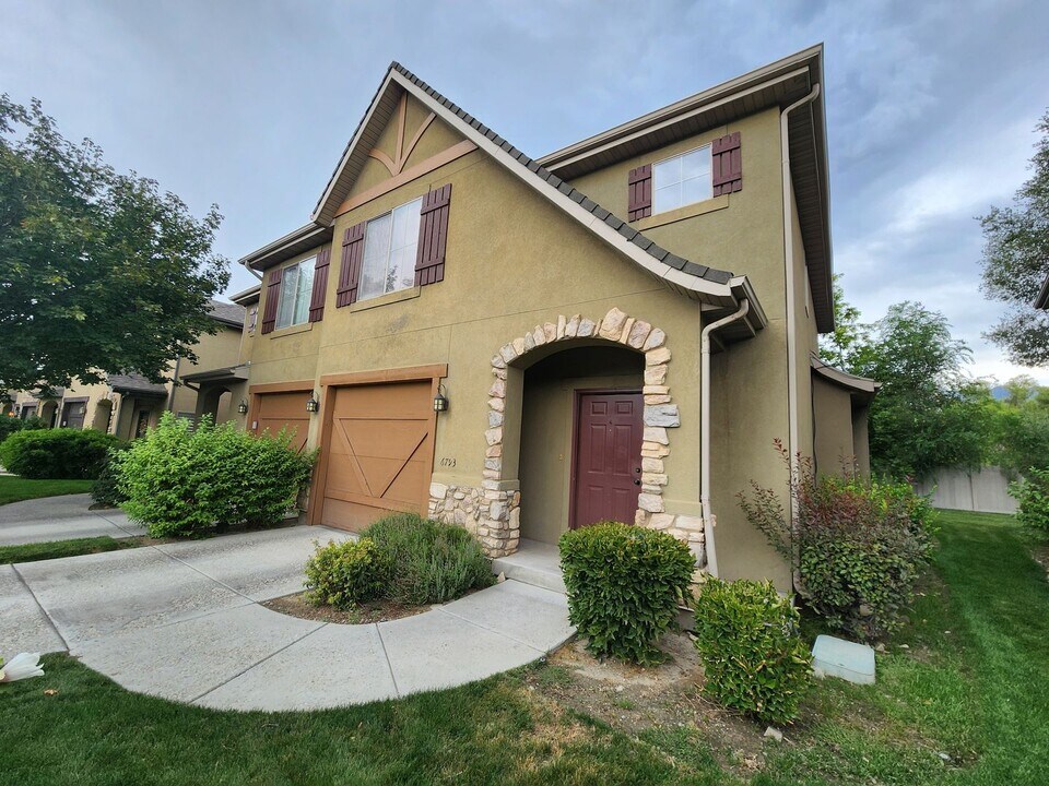 6973 Sienna Park Ln in Midvale, UT - Building Photo