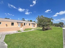 101 3rd St in Ft. Myers, FL - Building Photo
