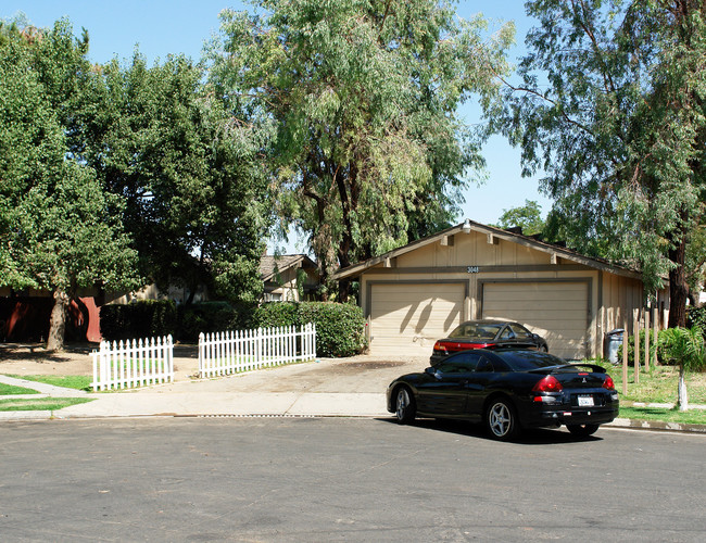 3048 W Saginaw Way in Fresno, CA - Building Photo - Building Photo