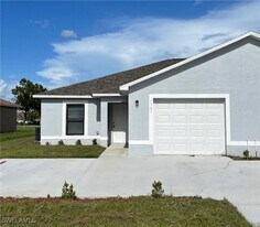 1307 SE 8th Pl in Cape Coral, FL - Building Photo