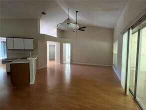 127 Madrona Dr in Eustis, FL - Building Photo - Building Photo
