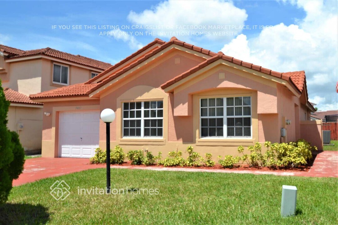5487 NW 186th St in Miami Gardens, FL - Building Photo