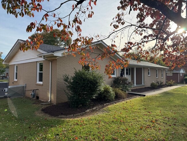 516 Claremoor Ave in Bowling Green, KY - Building Photo - Building Photo