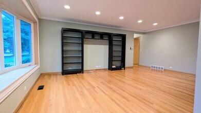 736 N Wilshire Ln in Arlington Heights, IL - Building Photo - Building Photo