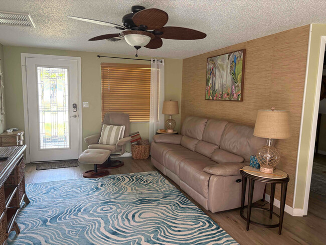 4166 Pompano Rd in Venice, FL - Building Photo - Building Photo