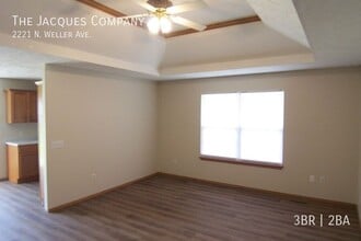 2221 N Weller Ave in Springfield, MO - Building Photo - Building Photo