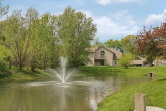 Oak Lake at Crooked Creek in Indianapolis, IN - Foto de edificio - Building Photo