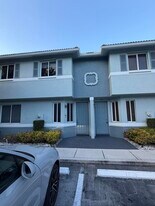 1992 Alamanda Way in Riviera Beach, FL - Building Photo