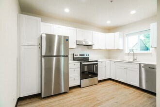 2164 Laurel Ave NE in Salem, OR - Building Photo - Building Photo