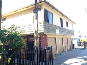 1573 Locust Ave in Long Beach, CA - Building Photo - Building Photo