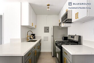 4444 Hazeltine Ave in Los Angeles, CA - Building Photo - Building Photo