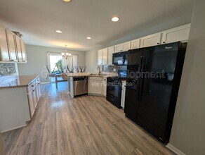 646 Vine St in Hampshire, IL - Foto de edificio - Building Photo