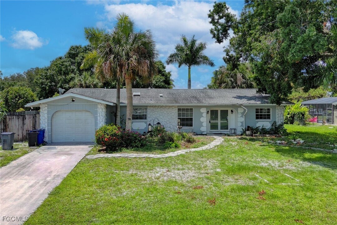1837 Marina Cir in North Fort Myers, FL - Building Photo