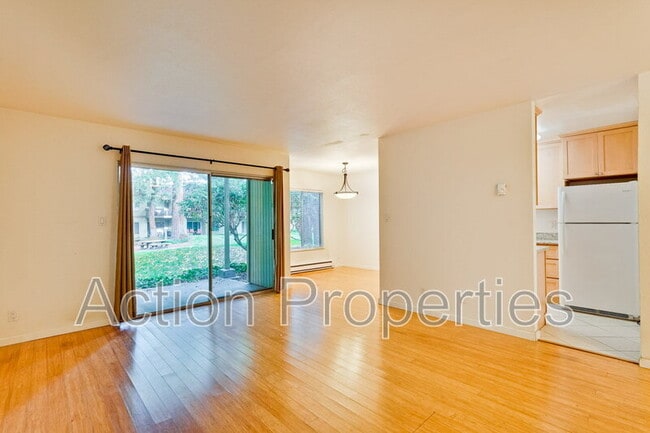 505 Cypress Point Dr in Mountain View, CA - Foto de edificio - Building Photo