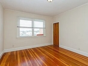 45 Slater St, Unit 2S in Fall River, MA - Foto de edificio - Building Photo
